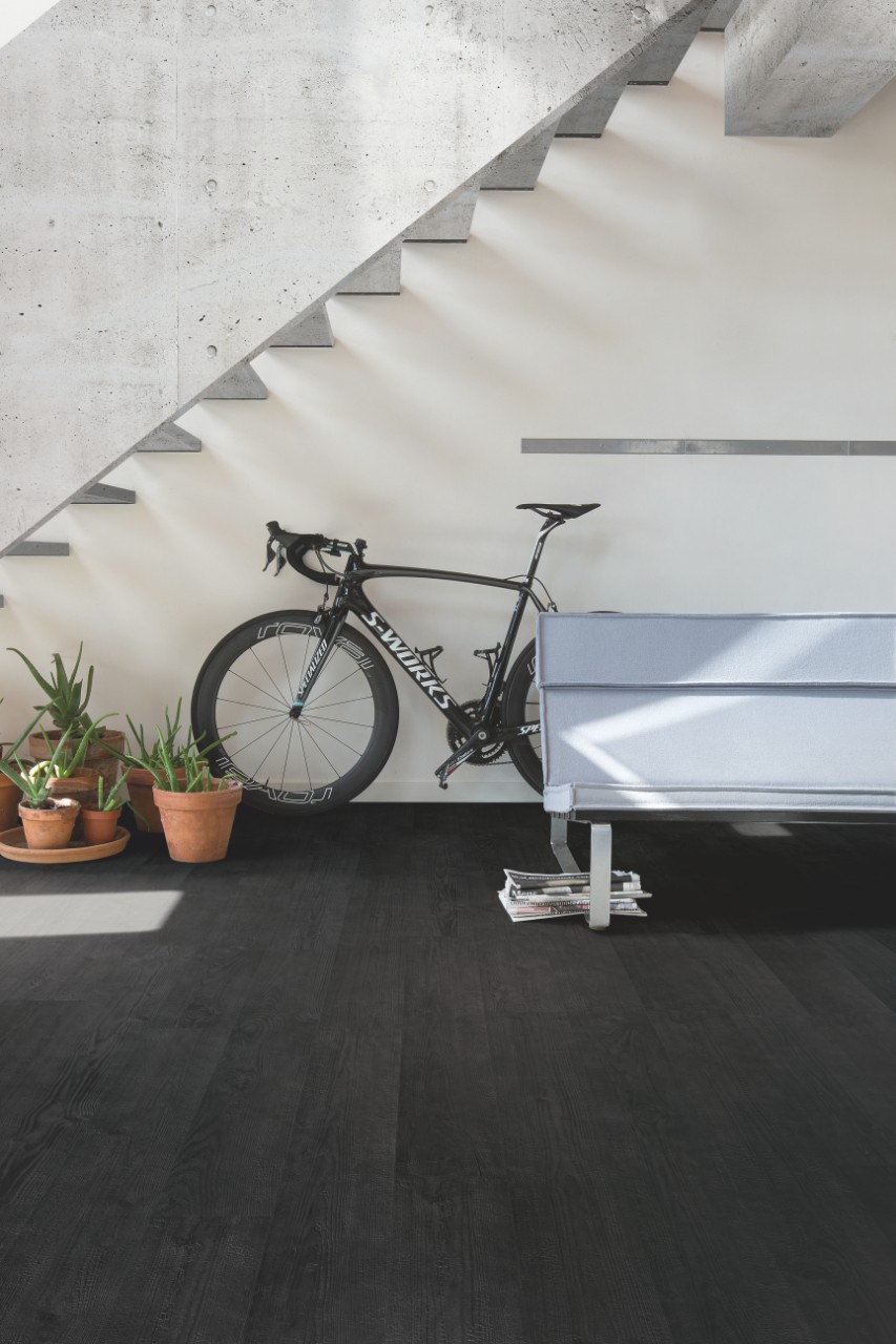 Ламинат Quick Step Impressive Дуб Черная ночь IM1862 1380×190×8 фото в интерьере